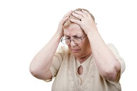 11 Early Alzheimer's Symptoms to Beware Of
