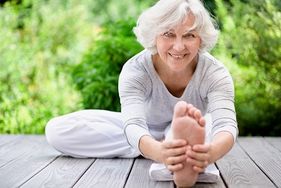 2 Surprising Ways Yoga Helps Back Pain (And One Way Yoga Can Make It Worse)